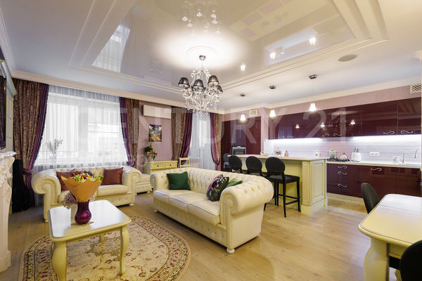 Продам трехкомнатную (3-комн.) квартиру, Курганская ул, 3 , Калининград г