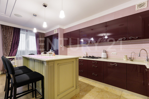 Продам трехкомнатную (3-комн.) квартиру, Курганская ул, 3 , Калининград г