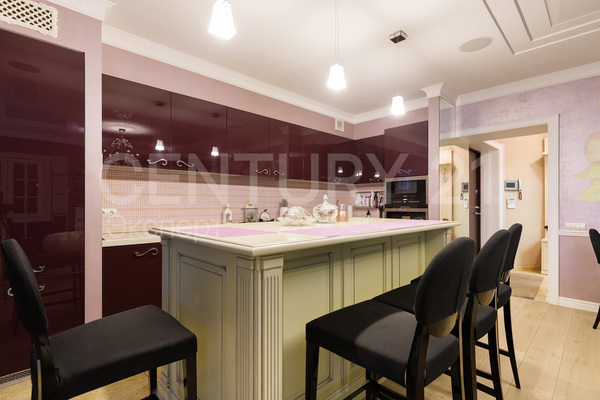 Продам трехкомнатную (3-комн.) квартиру, Курганская ул, 3 , Калининград г