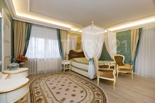 Продам трехкомнатную (3-комн.) квартиру, Курганская ул, 3 , Калининград г