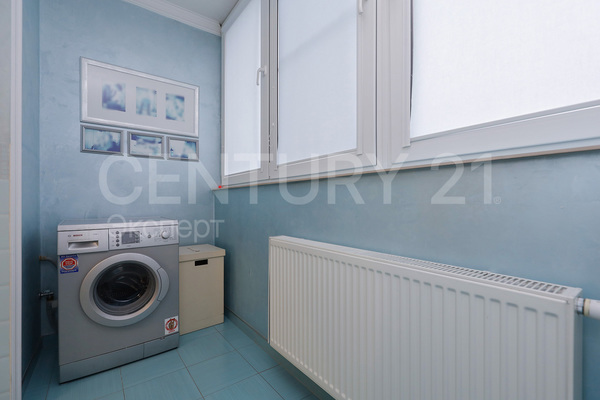 Продам трехкомнатную (3-комн.) квартиру, Курганская ул, 3 , Калининград г