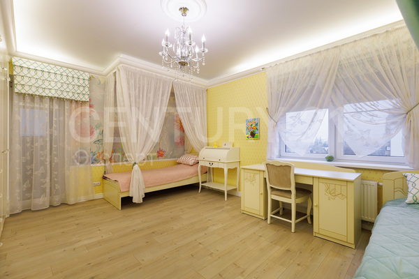 Продам трехкомнатную (3-комн.) квартиру, Курганская ул, 3 , Калининград г