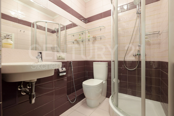 Продам трехкомнатную (3-комн.) квартиру, Курганская ул, 3 , Калининград г