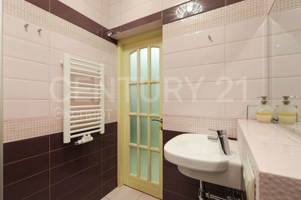 Продам трехкомнатную (3-комн.) квартиру, Курганская ул, 3 , Калининград г