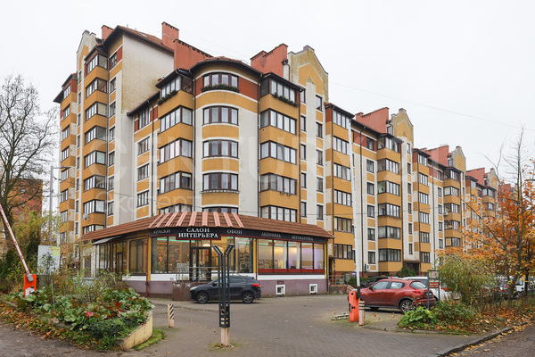 Продам трехкомнатную (3-комн.) квартиру, Курганская ул, 3 , Калининград г