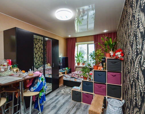 Продам комнату в 5-комн. квартире, Пархоменко пр-кт, 10, Санкт-Петербург г
