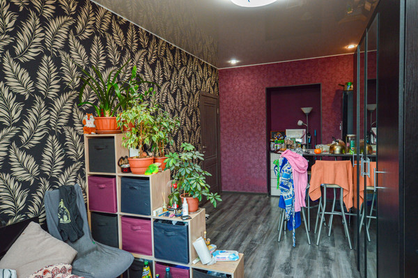 Продам комнату в 5-комн. квартире, Пархоменко пр-кт, 10, Санкт-Петербург г