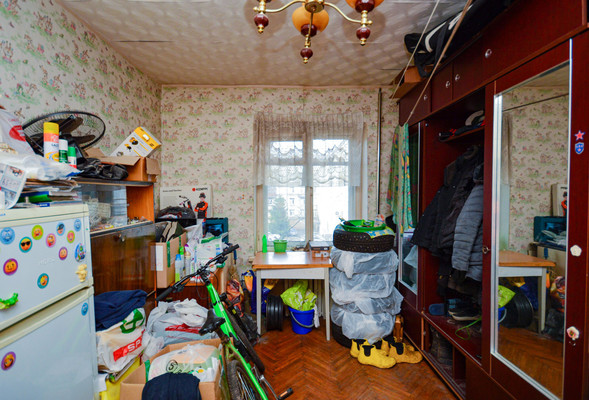 Продам комнату в 5-комн. квартире, Пархоменко пр-кт, 10, Санкт-Петербург г