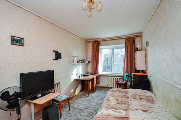 Продам комнату в 5-комн. квартире, Пархоменко пр-кт, 10, Санкт-Петербург г