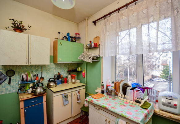 Продам комнату в 5-комн. квартире, Пархоменко пр-кт, 10, Санкт-Петербург г