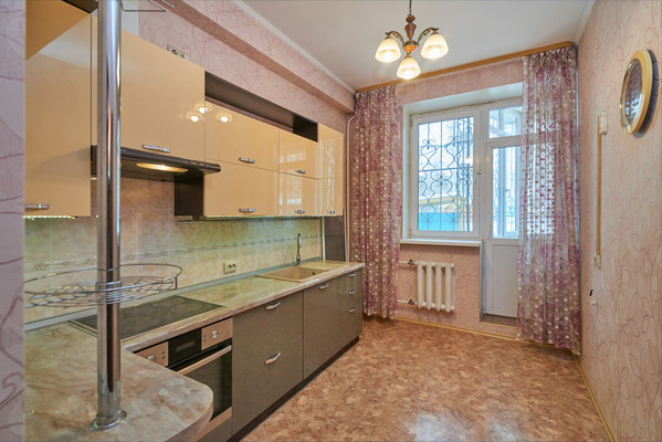 Продам трехкомнатную (3-комн.) квартиру, Ивана Франко ул, 26, Иркутск г