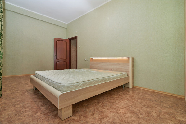 Продам трехкомнатную (3-комн.) квартиру, Ивана Франко ул, 26, Иркутск г
