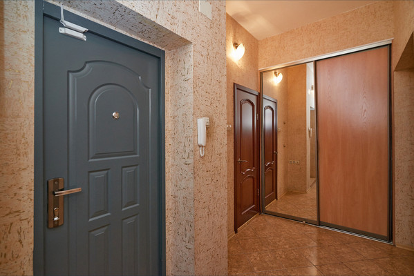 Продам трехкомнатную (3-комн.) квартиру, Ивана Франко ул, 26, Иркутск г