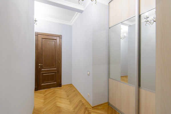 Продам трехкомнатную (3-комн.) квартиру, Варфоломеева ул, 222А, Ростов-на-Дону г