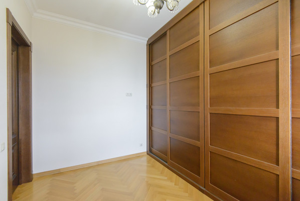 Продам трехкомнатную (3-комн.) квартиру, Варфоломеева ул, 222А, Ростов-на-Дону г