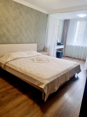 Продам трехкомнатную (3-комн.) квартиру, Чайковского (Центральный р-н) ул, 8, Сочи г