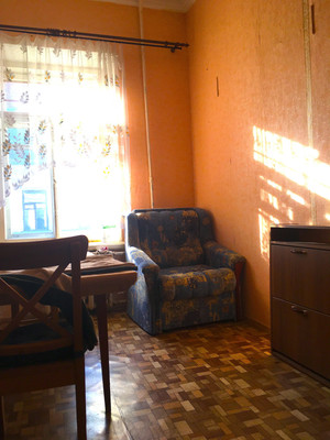 Продам трехкомнатную (3-комн.) квартиру, Пестеля ул, 13-15, Санкт-Петербург г