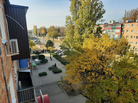 Продам двухкомнатную (2-комн.) квартиру, Калинина ул, 122, Тихорецк г