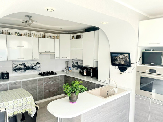 Продам двухкомнатную (2-комн.) квартиру, Ленинградская ул, 220, Тихорецк г