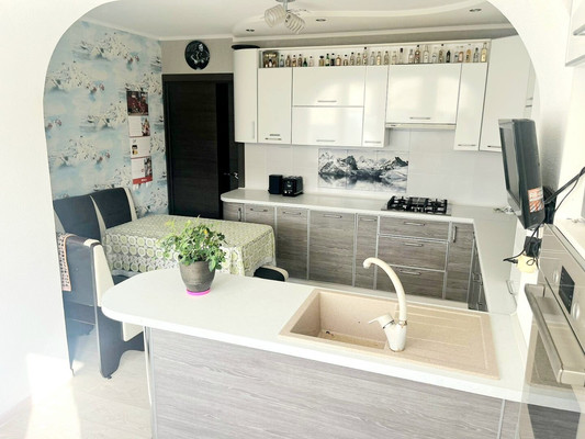 Продам двухкомнатную (2-комн.) квартиру, Ленинградская ул, 220, Тихорецк г