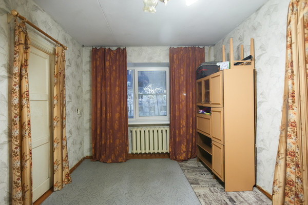Продам двухкомнатную (2-комн.) квартиру, Свердлова ул, 12к1, Мурманск г