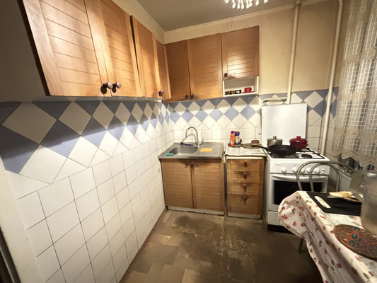 Продам двухкомнатную (2-комн.) квартиру, Северная ул, 14, Дубки с