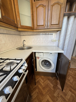 Продам однокомнатную (1-комн.) квартиру, Лизы Чайкиной ул, 13, Симферополь г
