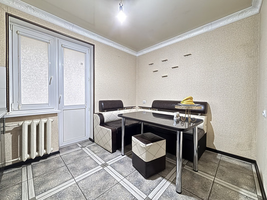 Продам трехкомнатную (3-комн.) квартиру, Профсоюзная ул, 222, Вольный Аул кп