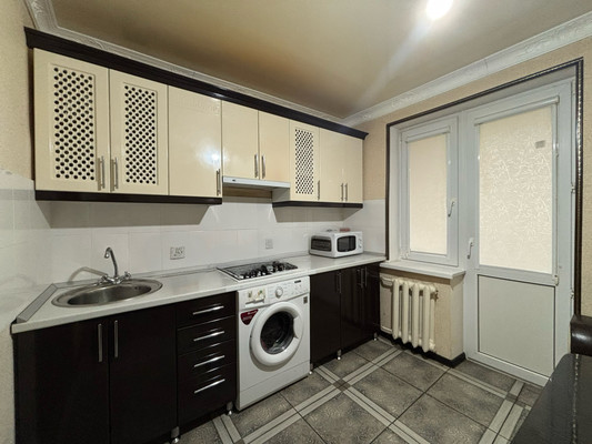Продам трехкомнатную (3-комн.) квартиру, Профсоюзная ул, 222, Вольный Аул кп