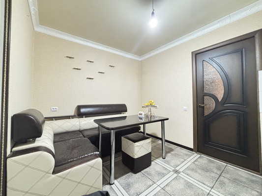 Продам трехкомнатную (3-комн.) квартиру, Профсоюзная ул, 222, Вольный Аул кп
