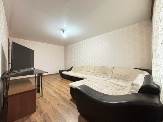 Продам трехкомнатную (3-комн.) квартиру, Профсоюзная ул, 222, Вольный Аул кп