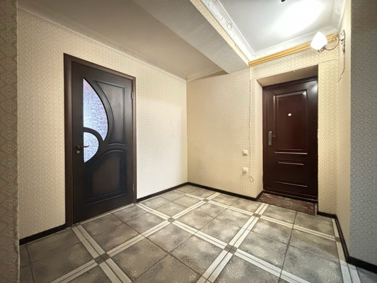 Продам трехкомнатную (3-комн.) квартиру, Профсоюзная ул, 222, Вольный Аул кп