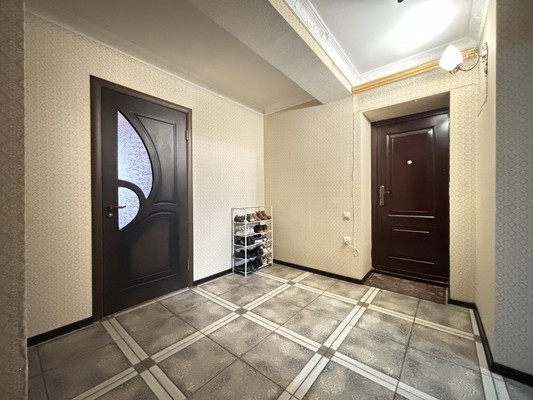 Продам трехкомнатную (3-комн.) квартиру, Профсоюзная ул, 222, Вольный Аул кп