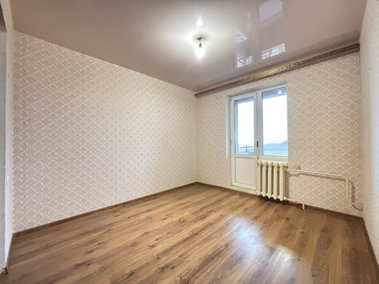Продам трехкомнатную (3-комн.) квартиру, Профсоюзная ул, 222, Вольный Аул кп