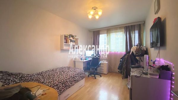 Продам трехкомнатную (3-комн.) квартиру, Морской Пехоты ул, 8к1, Санкт-Петербург г
