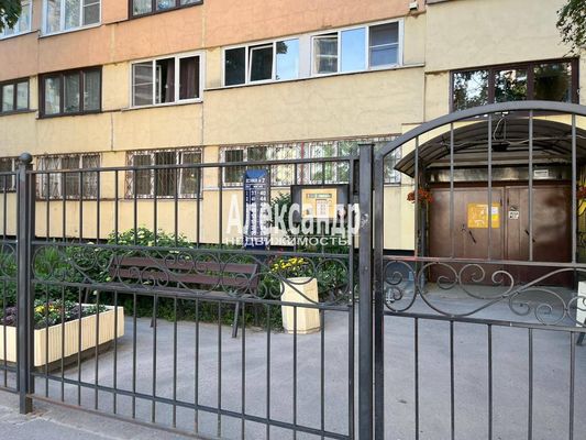 Продам трехкомнатную (3-комн.) квартиру, Морской Пехоты ул, 8к1, Санкт-Петербург г