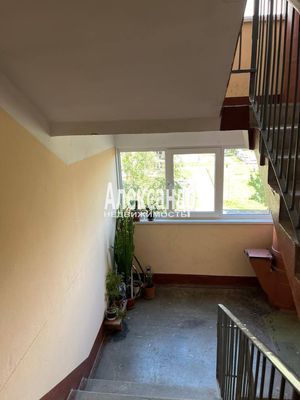 Продам трехкомнатную (3-комн.) квартиру, Морской Пехоты ул, 8к1, Санкт-Петербург г