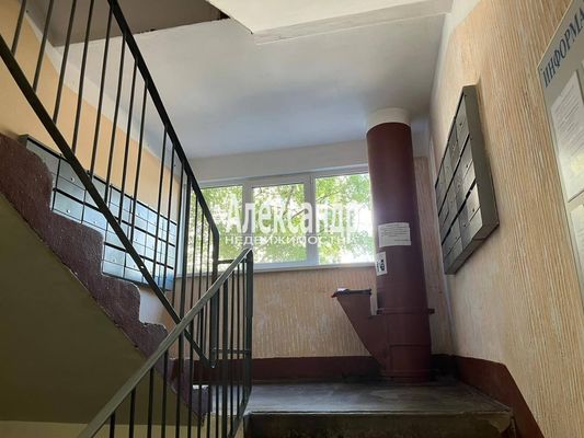 Продам трехкомнатную (3-комн.) квартиру, Морской Пехоты ул, 8к1, Санкт-Петербург г