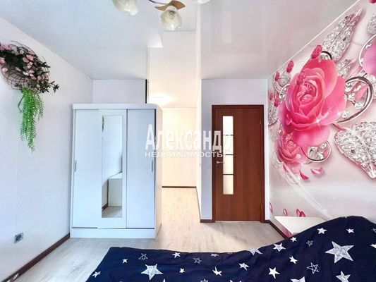 Продам однокомнатную (1-комн.) квартиру, Тихоокеанская ул, 1к2, Парголово п