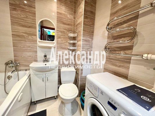 Продам однокомнатную (1-комн.) квартиру, Тихоокеанская ул, 1к2, Парголово п