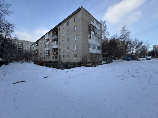 Продам трехкомнатную (3-комн.) квартиру, Кобозева ул, 14, Екатеринбург г