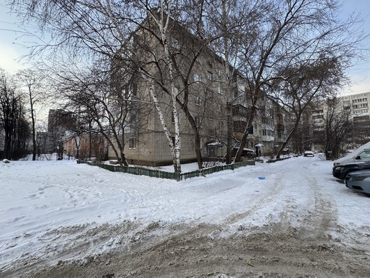 Продам трехкомнатную (3-комн.) квартиру, Кобозева ул, 14, Екатеринбург г