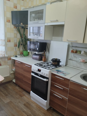 Продам трехкомнатную (3-комн.) квартиру, Индустриальная ул, 11, Волгодонск г