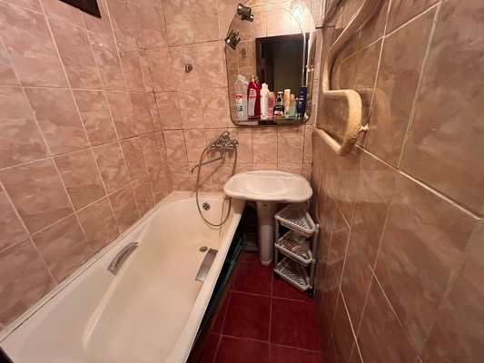 Продам трехкомнатную (3-комн.) квартиру, Тимуровцев ул, 3, Рязань г