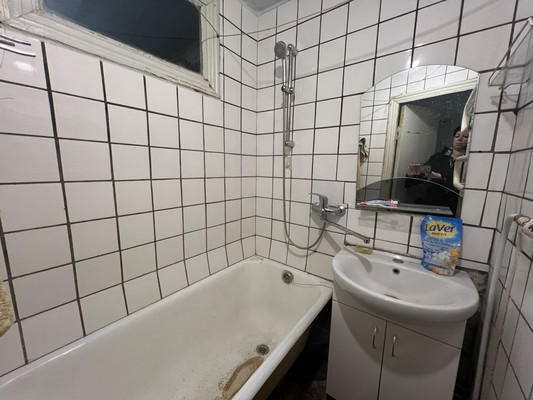 Продам трехкомнатную (3-комн.) квартиру, Киевская ул, 134, Симферополь г