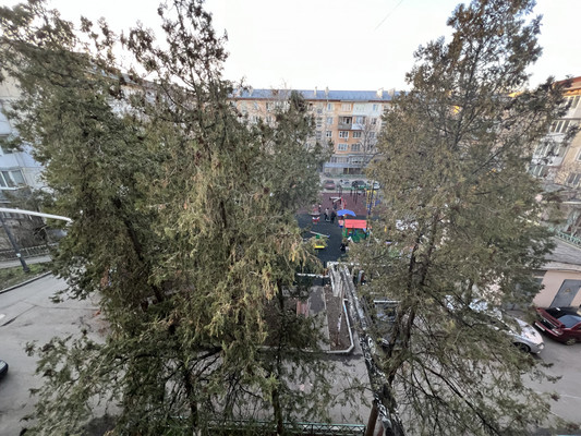 Продам трехкомнатную (3-комн.) квартиру, Киевская ул, 134, Симферополь г