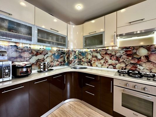 Продам трехкомнатную (3-комн.) квартиру, Физкультурников ул, 2, Киров г