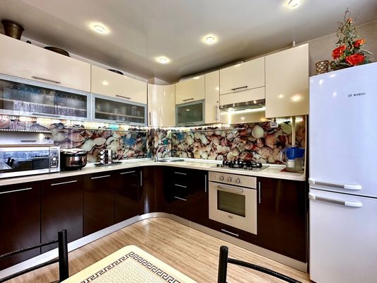 Продам трехкомнатную (3-комн.) квартиру, Физкультурников ул, 2, Киров г