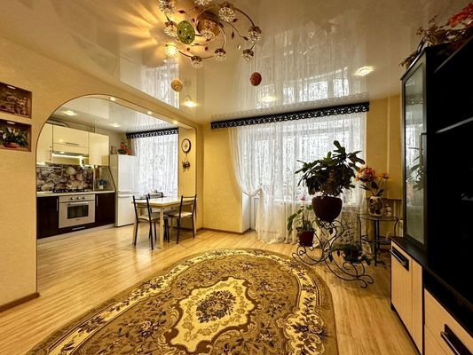 Продам трехкомнатную (3-комн.) квартиру, Физкультурников ул, 2, Киров г