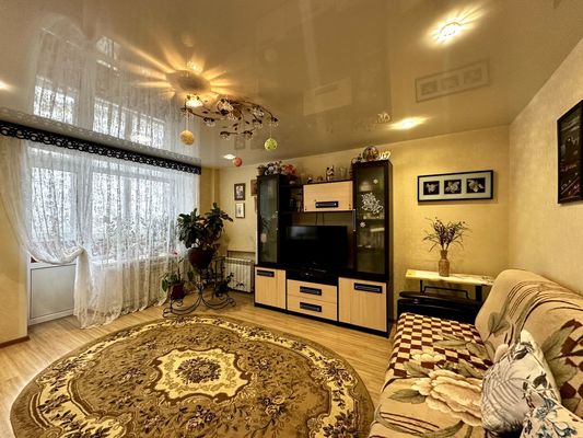 Продам трехкомнатную (3-комн.) квартиру, Физкультурников ул, 2, Киров г
